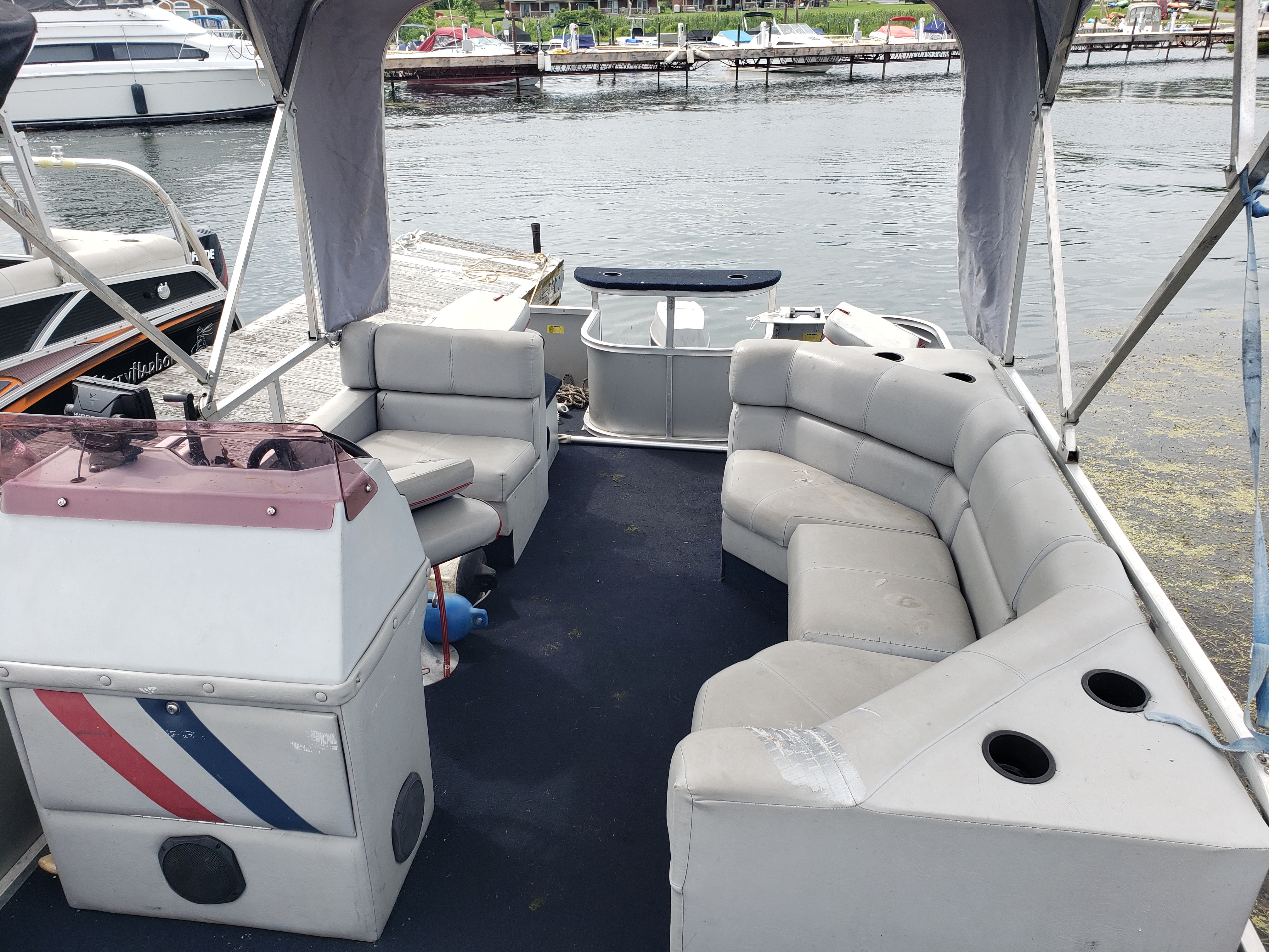 Pontoon Boat For Daily Rental in 1000 Islands