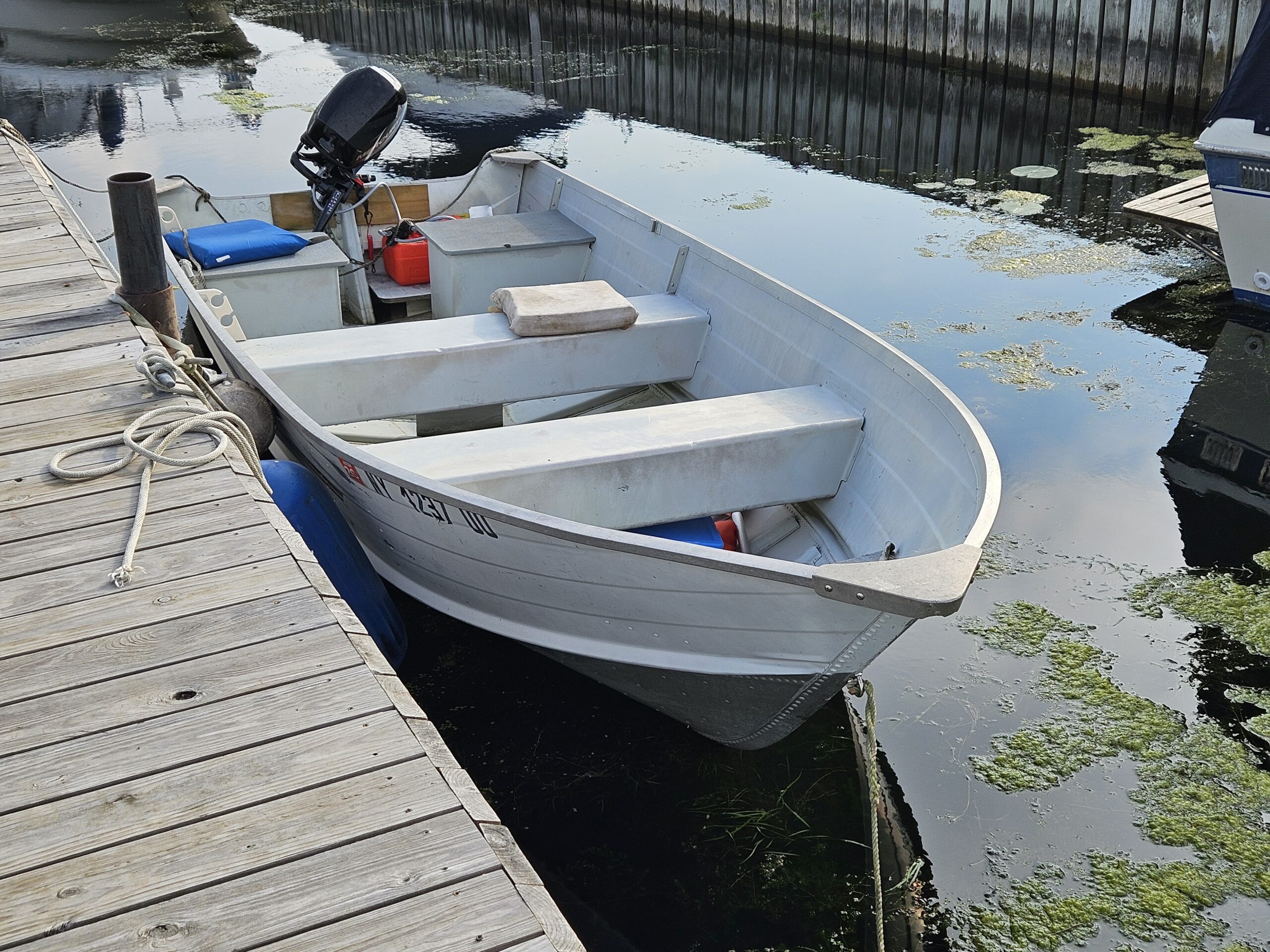 fishing boat for rent daily